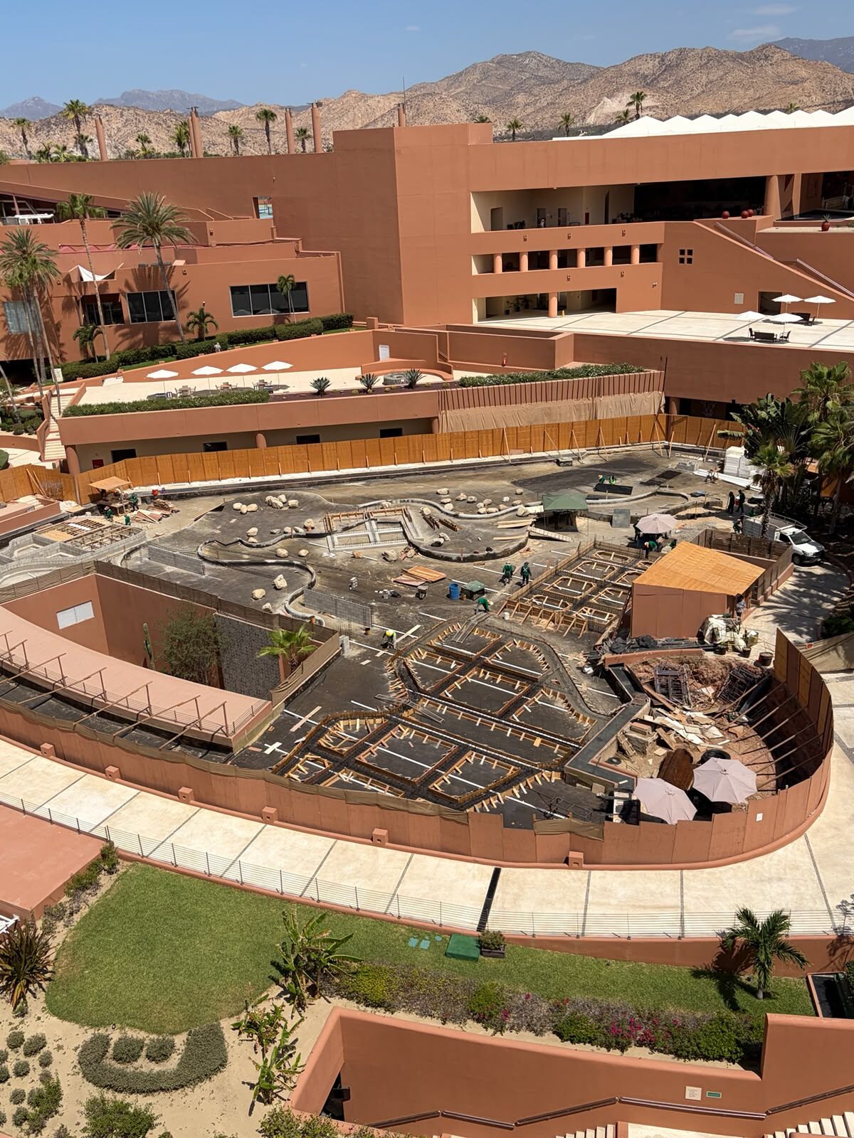 Renovación integral de área de albercas — Los Cabos
